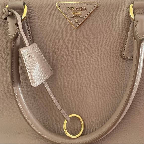 ❌SOLD❌on luxury site⭐️ HOST PICK⭐️Prada Galleria Saffiano Tote Bag 💕 Medium 💕 - Picture 16 of 16
